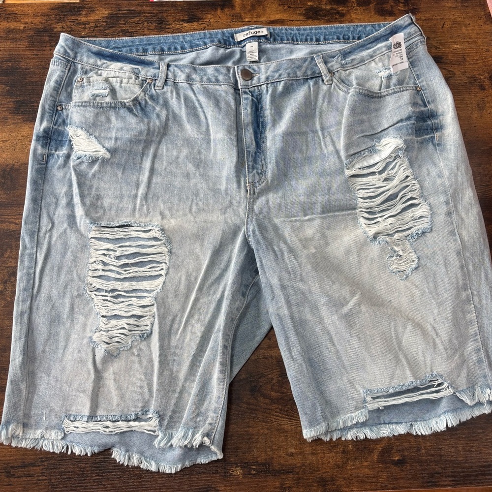 NWT REFUGE DISTRESSED JEAN SHORTS